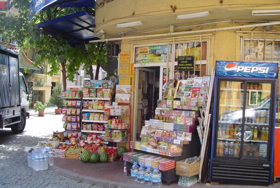 Eckladen in Istanbul für kleine Scheine