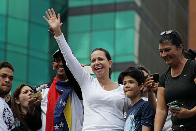 Venezuelas Präsident Maduro nutzt den Esequibokonflikt im Wahlkampf. Das Bild zeigt die nicht zur Wahl zugelassene Oppositionelle María Corina Machado