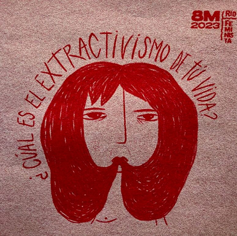 Bild von einer Frau, deren Haare aus ihrem Mund zu fleißen scheinen. Darüber steht auf Spanisch: »Wie sieht der Extraktivismus deines Lebens aus?«