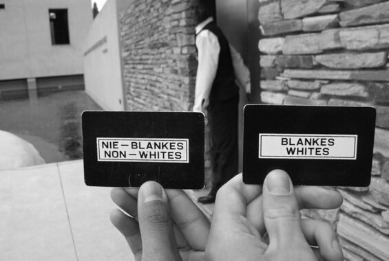Apartheid Museum in Südafrika - Eintrittskarten mit der Aufschrift: Nie-Blankes und Blankes