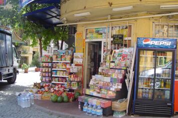 Eckladen in Istanbul für kleine Scheine