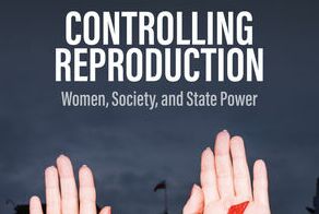 Buchcover von »Controlling Reproduction« mit Händen auf schwarzem Hintergrund, auf denen rote Blitze gemalt sind