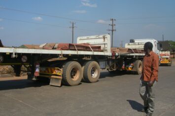 Kupferplatten auf einem LKW zum Abtransport