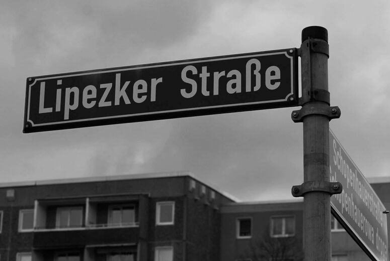 Straßenschild Lipezker Straße in Cottbus-Sachsendorf, dort befand sich die Geflüchtetenunterkunft, die 1992 von Neonazis angegriffen wurde Foto: Laura Doyé