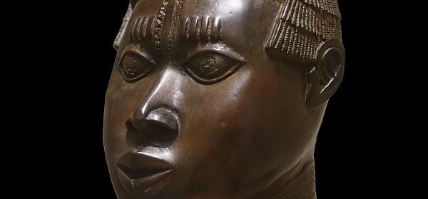 Kopfskulptur aus dem Königreich Benin - Museum Paris