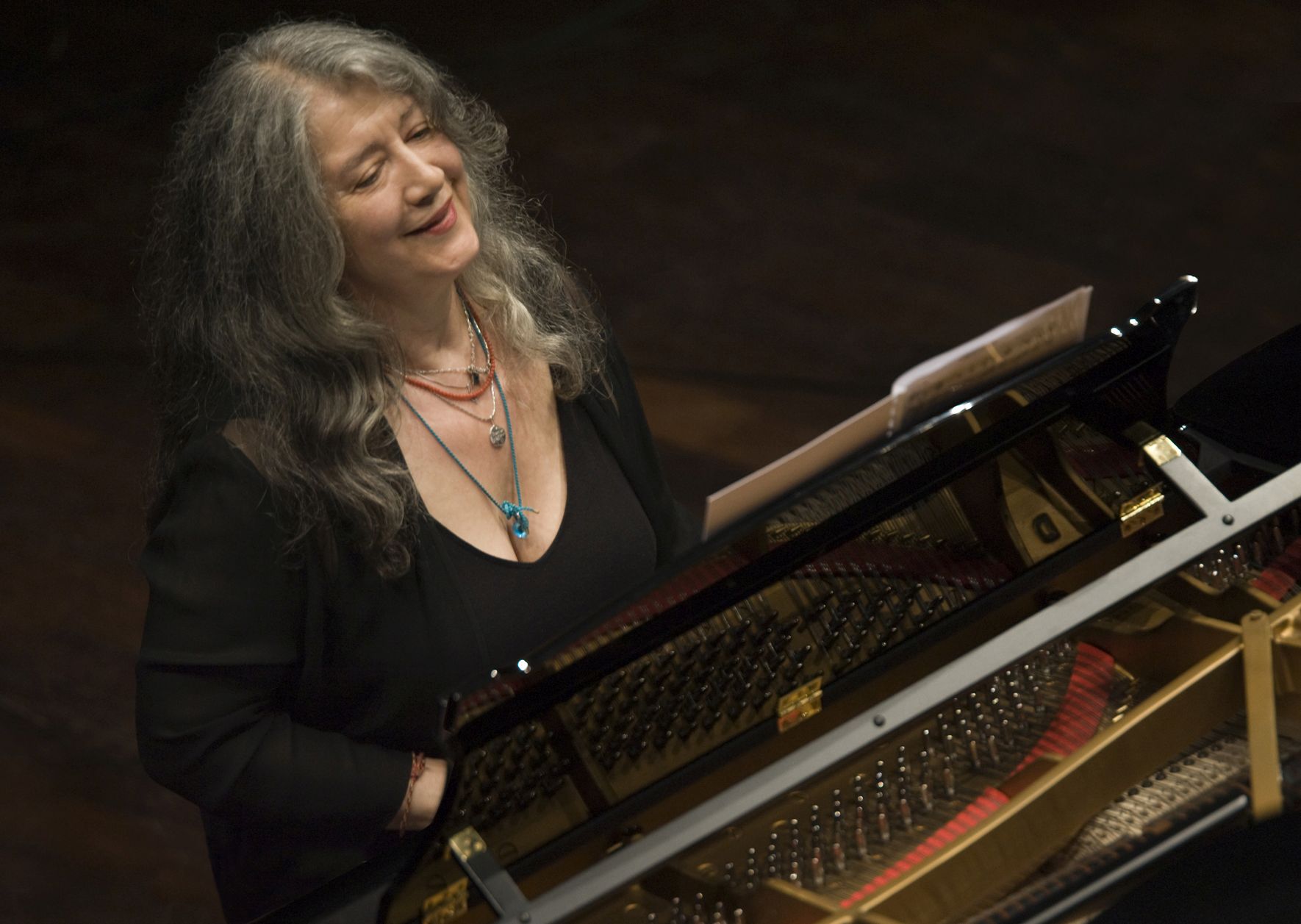 Die Pianistin Martha Argerich am Klavier während einem Konzert